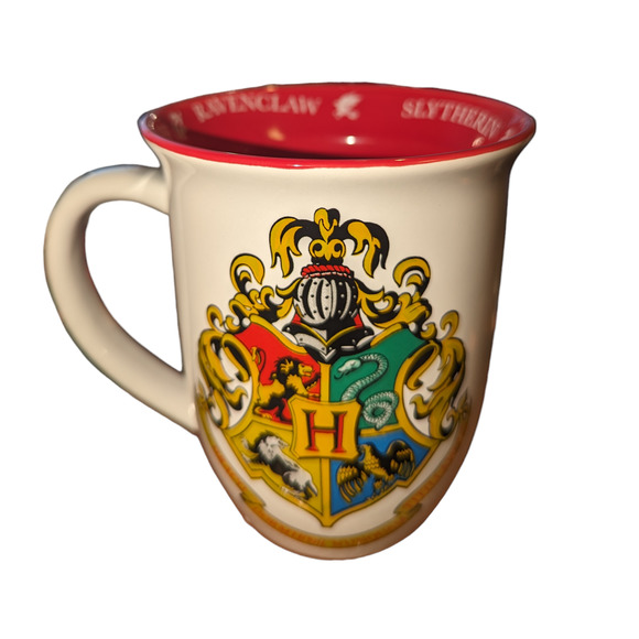 Harry Potter Hogwarts Mug - Gift Wrapped! - Picture 3 of 5